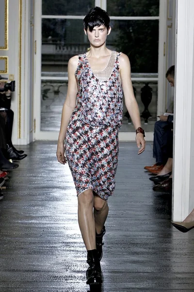 Look 25